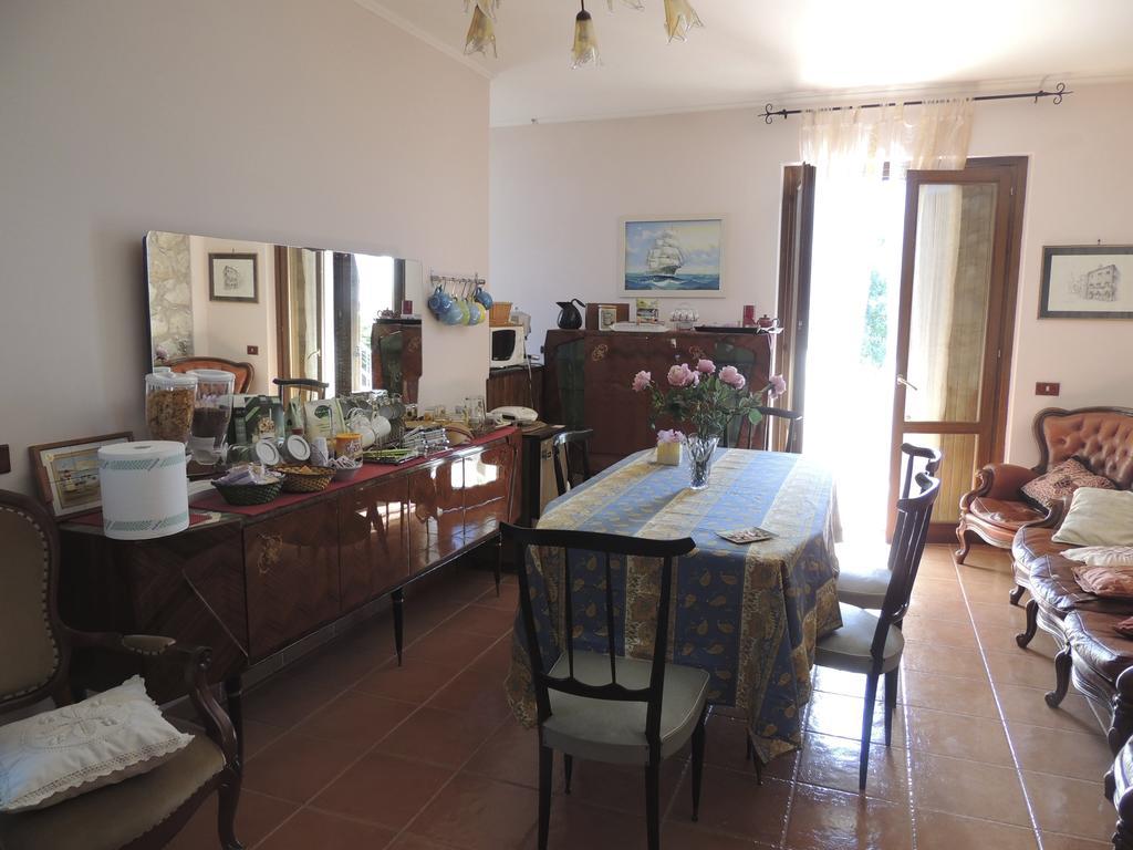 The Oaks Bed & Breakfast Spigno Saturnia Bagian luar foto